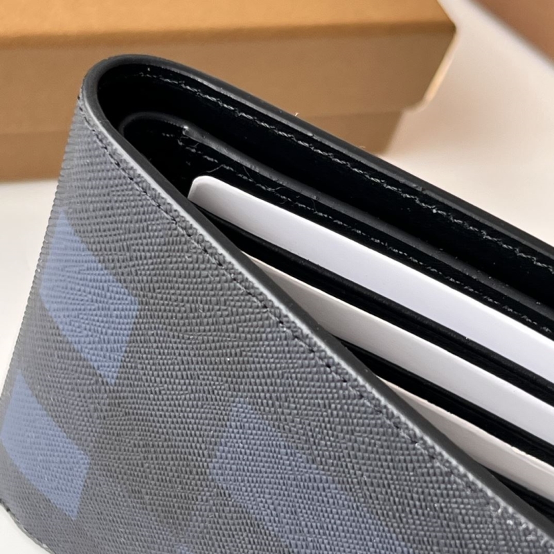 Bv*b*rry wallets